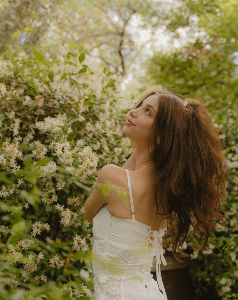 Photograph-of-high-school-senior-girl-at-the-tucson-botanical-gardens