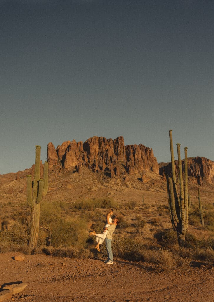 photograph-of-couple-hugging-at-lost-dutchman-state-park