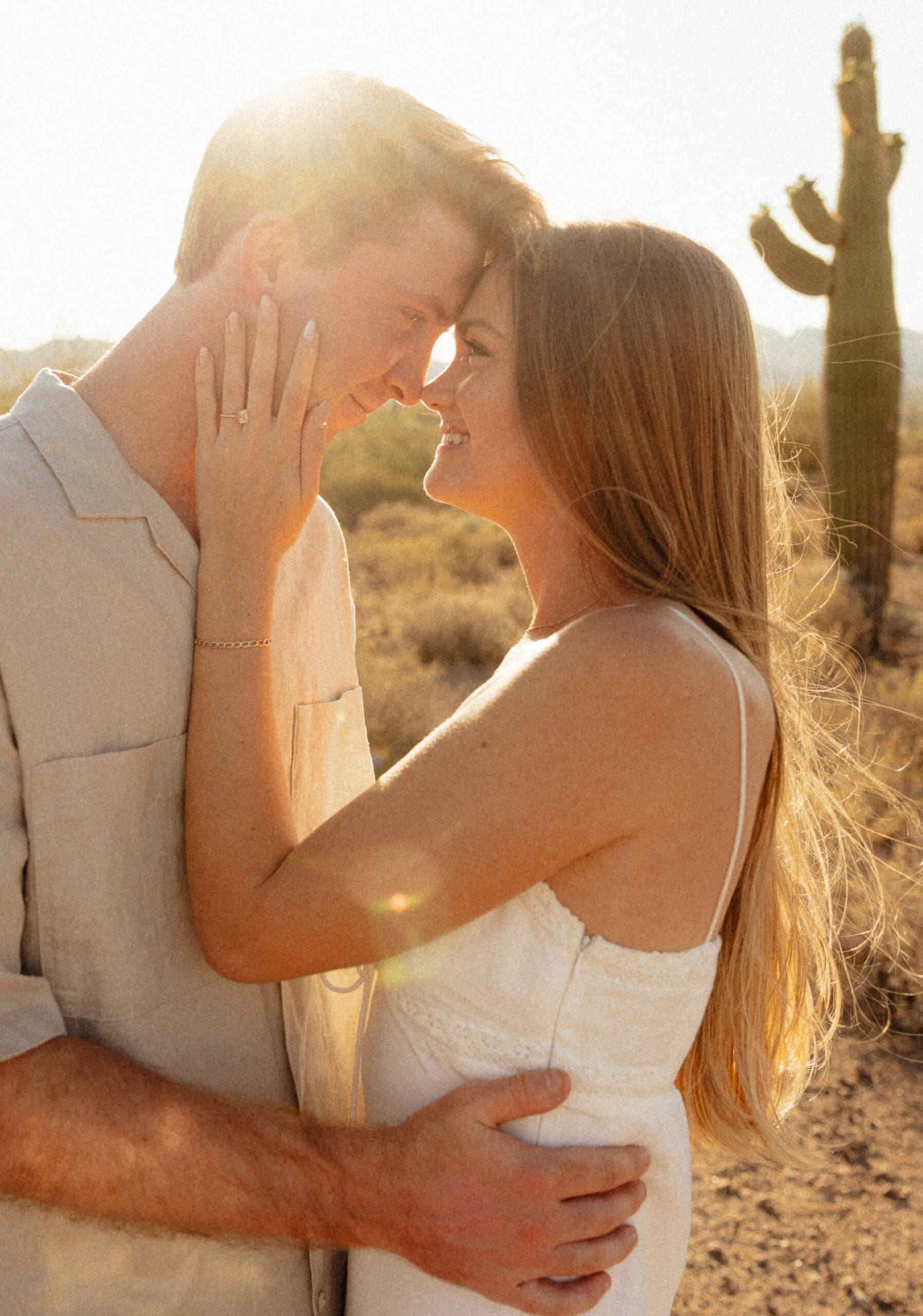 engagement-photo-at-lost-dutchman-state-park