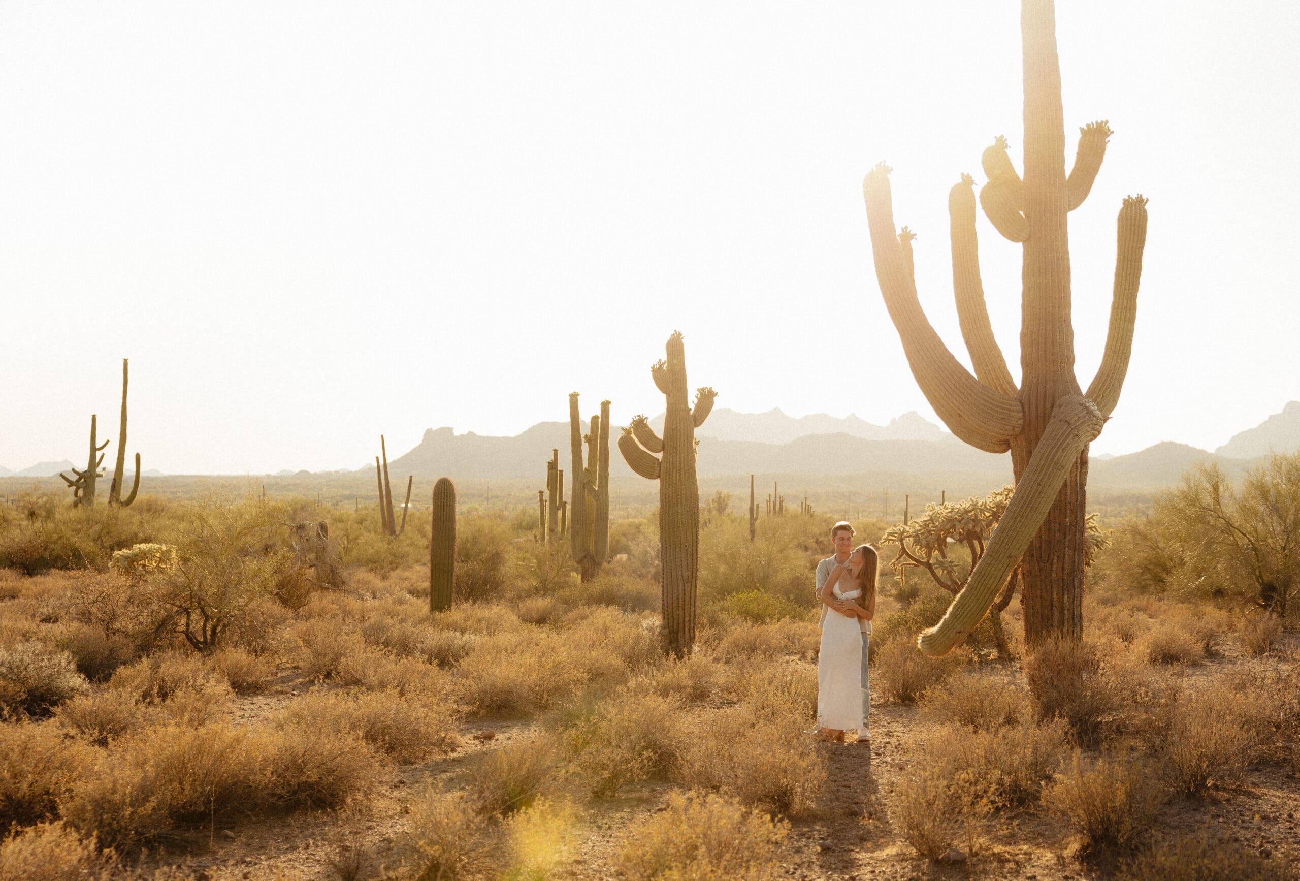 engagement-photo-at-lost-dutchman-state-park