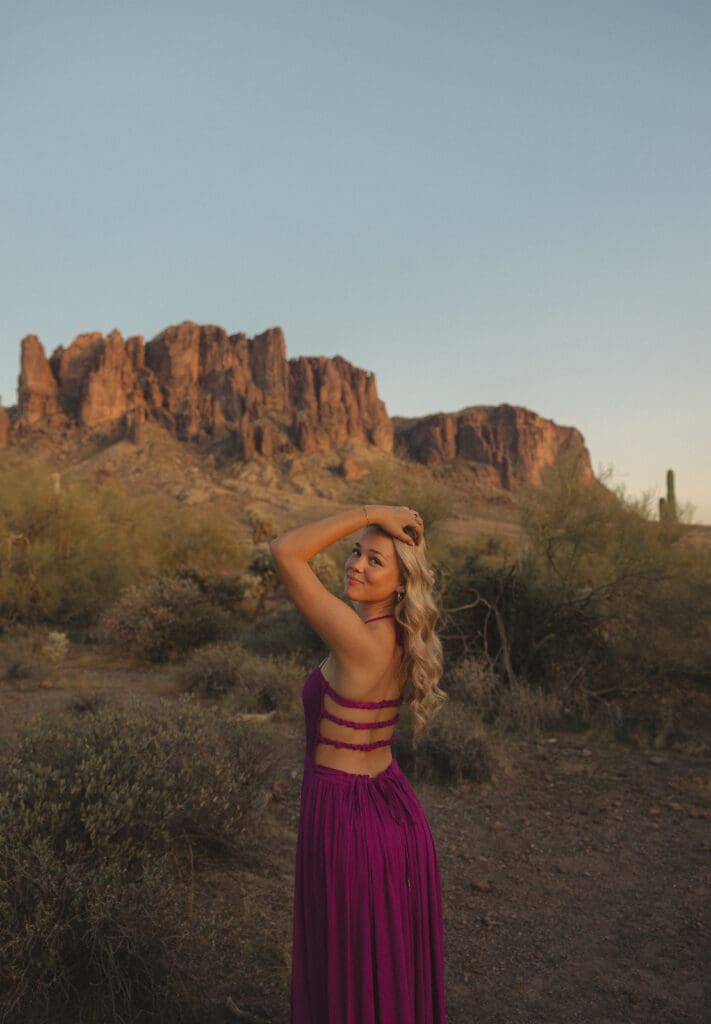 Photograph-of-high-school-senior-girl-at-the-superstition-mountains-in-arizona