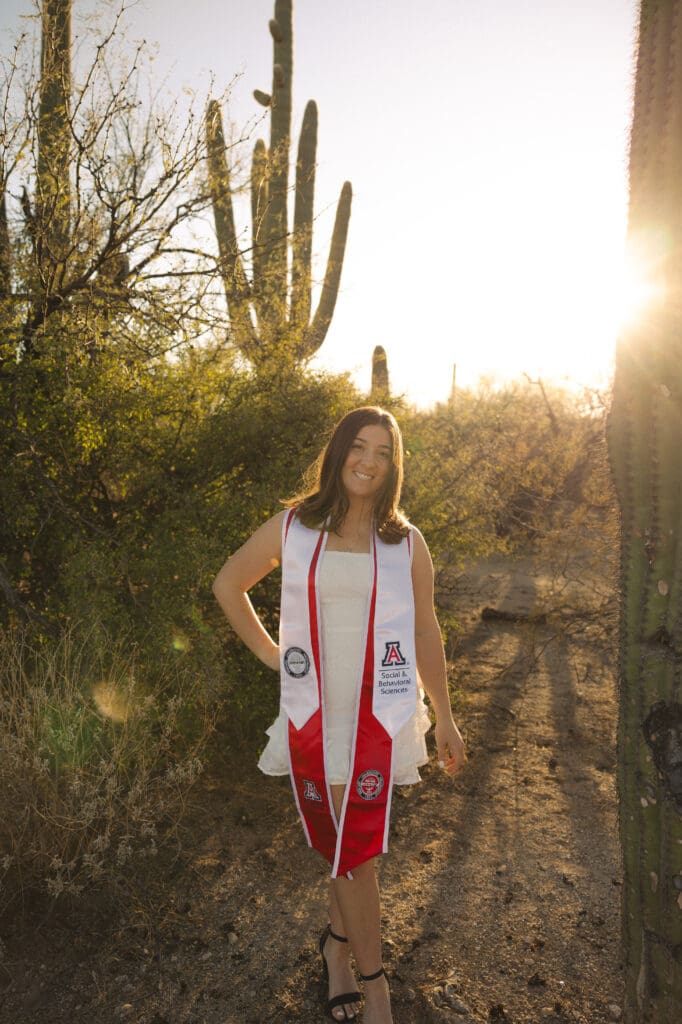 Photograph-of-uofa-senior-girl-in-arizona-desert